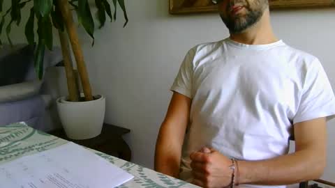 Snapshot of davidehap chatting on April 16, 7:42 am DavHap online show from April 16, 7:42 am