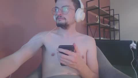 Snapshot of davidfoxfr chatting on November 3, 12:39 pm davidfoxfr online show from November 3, 12:39 pm