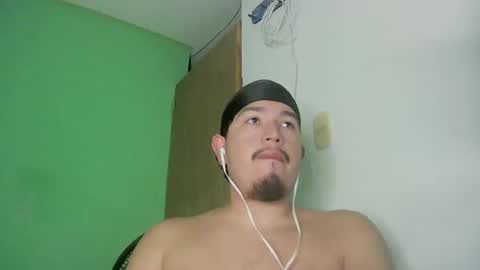 Snapshot of davidlasecuela chatting on February 10, 5:00 am DavidSkinny online show from February 10, 5:00 am