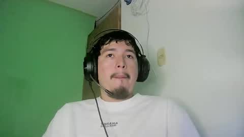 Snapshot of davidlasecuela chatting on February 13, 3:24 am DavidSkinny online show from February 13, 3:24 am