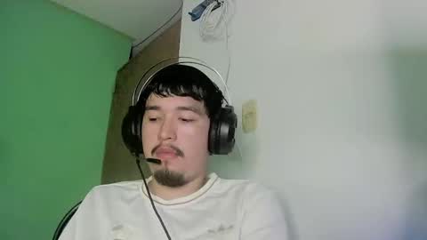 Snapshot of davidlasecuela chatting on February 15, 4:42 am DavidSkinny online show from February 15, 4:42 am