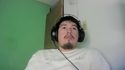 Snapshot of davidlasecuela chatting on February 19, 3:24 am DavidSkinny online show from February 19, 3:24 am