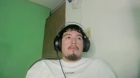 Snapshot of davidlasecuela chatting on February 20, 2:52 am DavidSkinny online show from February 20, 2:52 am