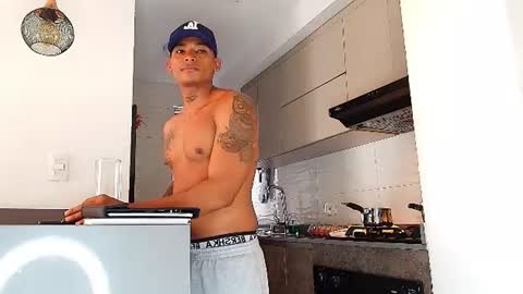 Snapshot of davidmarquez98 chatting on July 2, 9:54 pm Yef online show from July 2, 9:54 pm