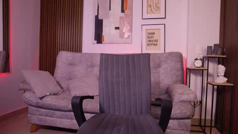 Davies brown    schedule 12pm to 5pm col time online show from October 4, 9:13 pm