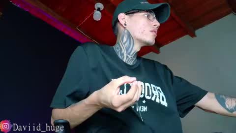 Snapshot of daviid_huge chatting on June 30, 1:17 am daviid_huge online show from June 30, 1:17 am