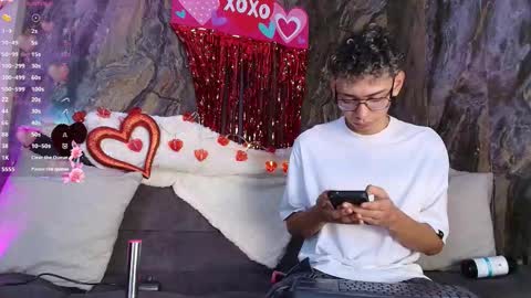 Snapshot of daviid_laid_ chatting on February 14, 8:49 pm David online show from February 14, 8:49 pm