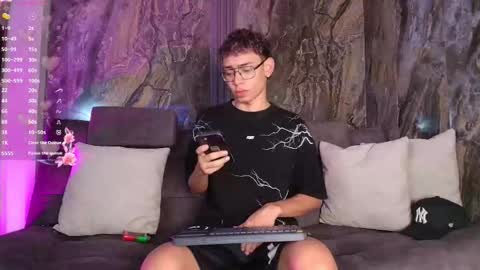 Snapshot of daviid_laid_ chatting on February 17, 7:31 pm David online show from February 17, 7:31 pm