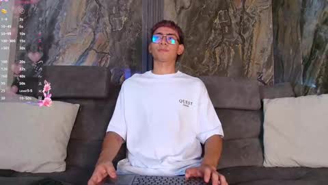 Snapshot of daviid_laid_ chatting on February 19, 9:33 pm David online show from February 19, 9:33 pm