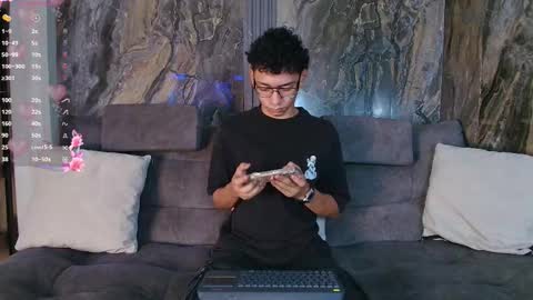 Snapshot of daviid_laid_ chatting on February 24, 9:57 pm David online show from February 24, 9:57 pm