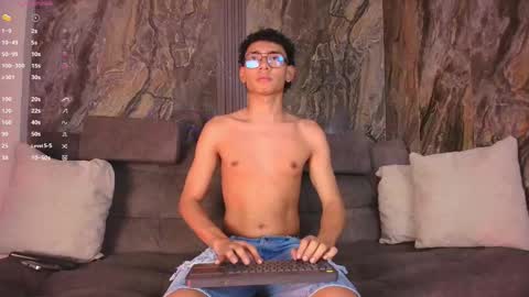 Snapshot of daviid_laid_ chatting on March 2, 8:26 pm David online show from March 2, 8:26 pm