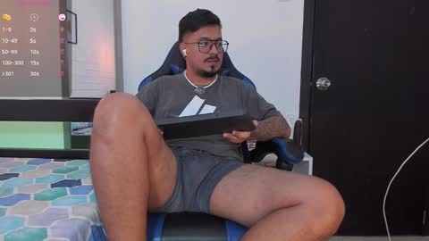 Snapshot of daviidevans chatting on October 13, 10:04 am David Evans online show from October 13, 10:04 am