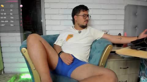 Snapshot of daviidevans chatting on November 22, 12:20 am David Evans online show from November 22, 12:20 am