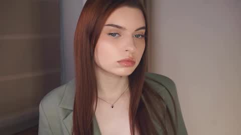 Snapshot of davinagreengo chatting on April 15, 10:10 pm Louise online show from April 15, 10:10 pm
