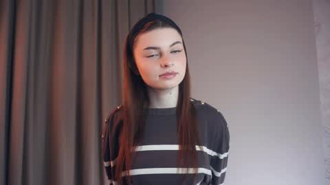 Snapshot of davinagreengo chatting on April 19, 9:50 pm Louise online show from April 19, 9:50 pm