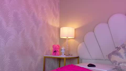 Snapshot of davinna_fox chatting on December 17, 11:49 am Valentina Gomez online show from December 17, 11:49 am