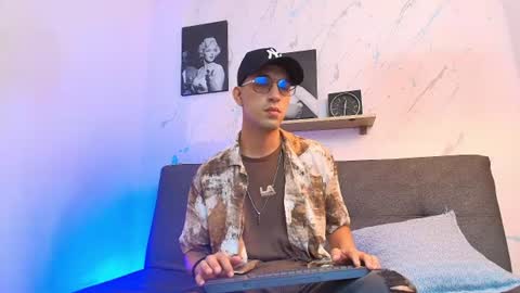 Snapshot of davison_viggiani chatting on July 24, 2:37 pm DAVISON online show from July 24, 2:37 pm