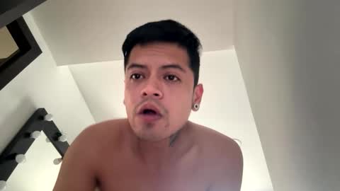 Snapshot of davmacrux chatting on February 22, 9:46 pm davmacrux online show from February 22, 9:46 pm