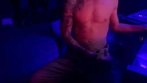 Snapshot of day__tripper chatting on December 3, 9:22 am day  tripper online show from December 3, 9:22 am