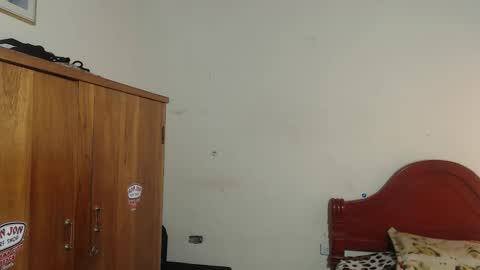 Snapshot of daylon_brown_ chatting on December 17, 6:14 pm Dylon online show from December 17, 6:14 pm