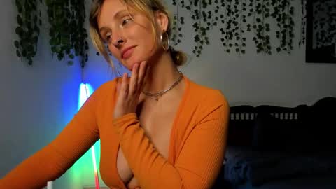 dayna_sunset online show from October 16, 3:57 pm
