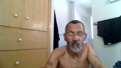 Snapshot of daytime_12 chatting on April 2, 4:37 pm daytime_12 online show from April 2, 4:37 pm