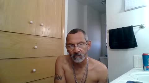 Snapshot of daytime_12 chatting on April 8, 4:40 pm daytime_12 online show from April 8, 4:40 pm