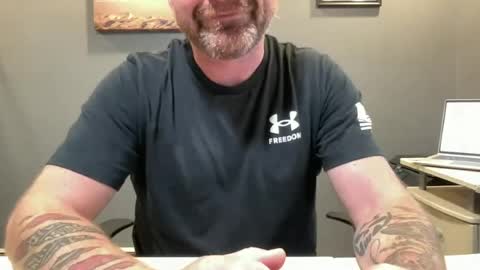 Snapshot of daytonhotwife chatting on July 30, 11:53 am bidl44256 online show from July 30, 11:53 am