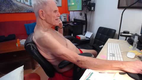 Snapshot of ddaldd chatting on December 13, 9:20 pm NOLADon online show from December 13, 9:20 pm