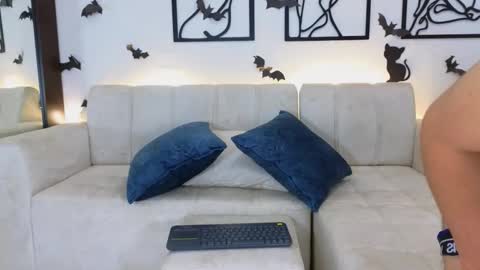 Snapshot of deam_broowm chatting on October 31, 12:11 am Andres online show from October 31, 12:11 am