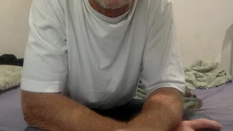 deanofflove221000 online show from April 16, 2:23 am