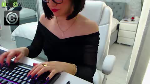 Elly online show from February 26, 9:53 am