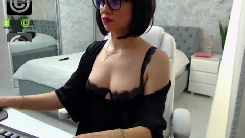 Elly online show from March 6, 12:09 pm