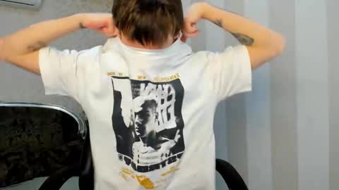 dearboyy_ online show from February 26, 8:08 pm