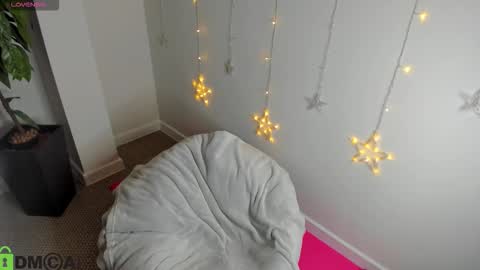 Jennifer online show from December 14, 11:42 pm