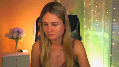 Snapshot of deboralarson chatting on May 16, 3:25 am Debora online show from May 16, 3:25 am