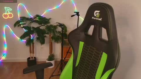 Debra online show from April 16, 11:33 am