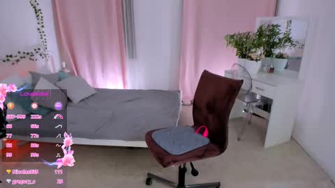 Snapshot of deca_dance chatting on March 6, 6:59 pm Ask me online show from March 6, 6:59 pm