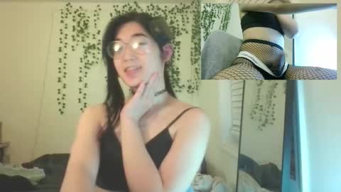 deciduousdoll online show from January 11, 6:18 am