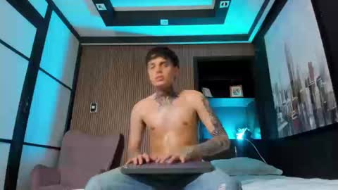 declan_fox online show from September 20, 4:35 am