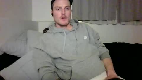 Snapshot of dee4dayz19 chatting on April 27, 1:36 am Dee4dayz online show from April 27, 1:36 am