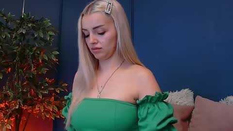 DeeaVIP online show from April 15, 5:03 am