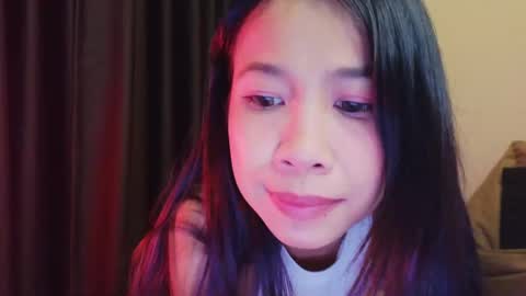 deedeedoll online show from April 30, 10:32 am