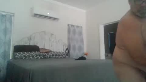 Snapshot of deepdiveme chatting on October 25, 7:52 pm deepdiveme online show from October 25, 7:52 pm