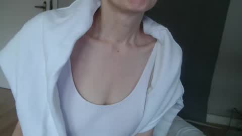 Snapshot of deessedivine chatting on October 13, 2:39 pm KamiDevi online show from October 13, 2:39 pm