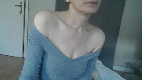 Snapshot of deessedivine chatting on October 20, 2:39 pm KamiDevi online show from October 20, 2:39 pm