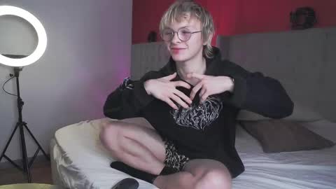 deficitt online show from December 22, 1:33 pm