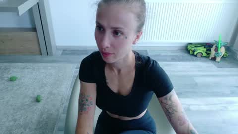 Snapshot of deidi_sweet chatting on July 15, 9:03 am Di online show from July 15, 9:03 am