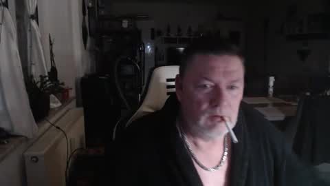 Snapshot of deinprinz2312 chatting on December 6, 5:53 am deinprinz2312 online show from December 6, 5:53 am