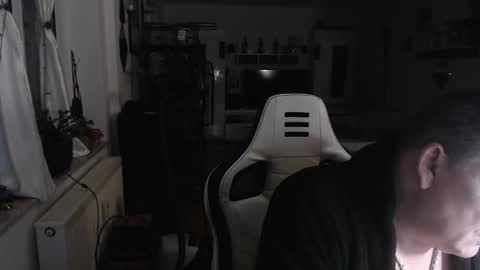 Snapshot of deinprinz2312 chatting on December 8, 4:57 am deinprinz2312 online show from December 8, 4:57 am